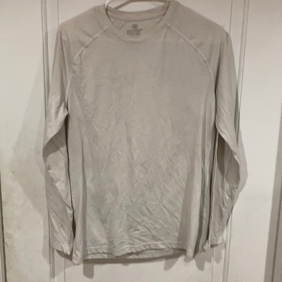 Long sleeve tee.